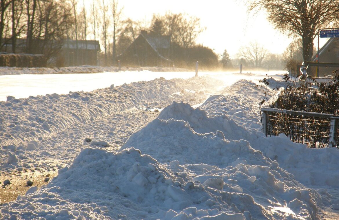 découvrez les réglementations concernant le déneigement en france. informez-vous sur les obligations des propriétaires et des municipalités pour un hivernage sécuritaire et respectueux des normes.