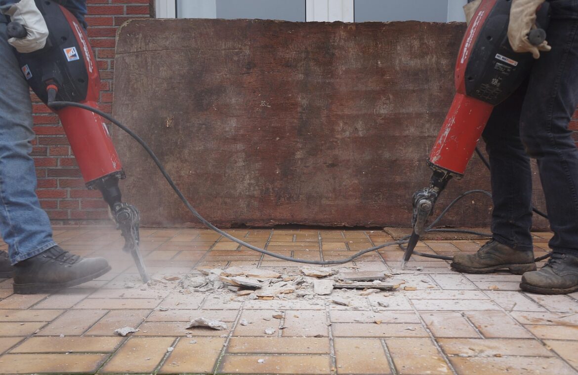 découvrez nos services de démolition professionnels et sécurisés. que ce soit pour des projets résidentiels ou commerciaux, notre équipe expérimentée garantit une exécution rapide et efficace tout en respectant les normes de sécurité. contactez-nous pour un devis personnalisé et laissez-nous transformer vos espaces !