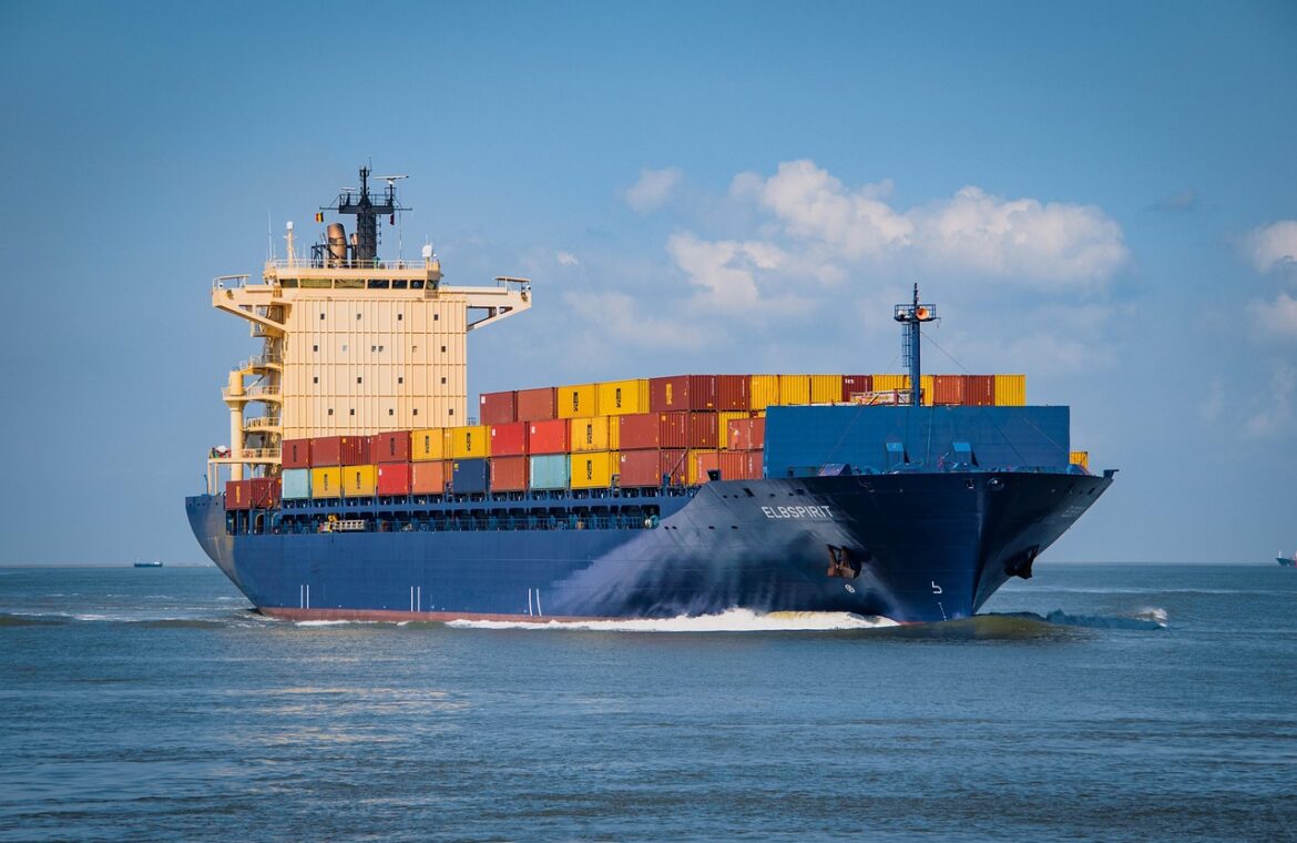 découvrez tout ce qu'il faut savoir sur le transport maritime : modes de fonctionnement, avantages, réglementations et son importance dans le commerce international.
