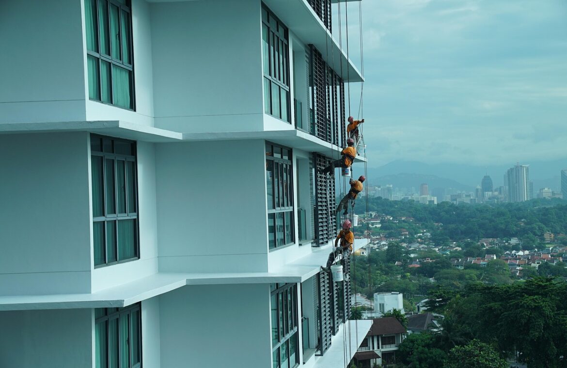 service professionnel d'entretien et de maintenance de façades pour préserver l'apparence et la durabilité de vos bâtiments.
