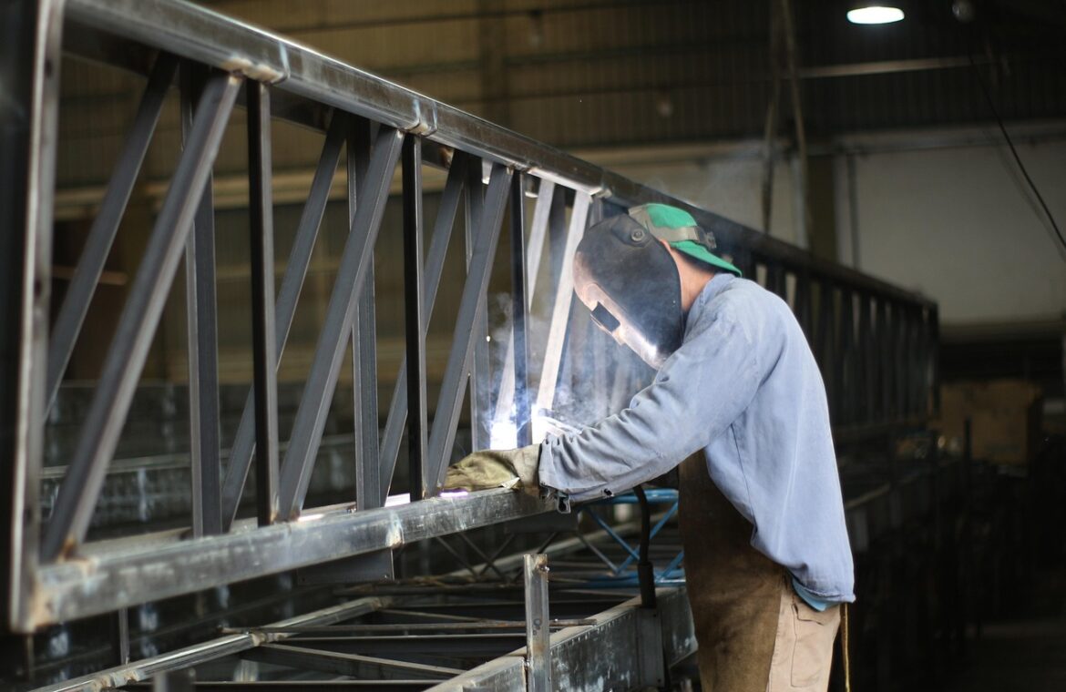 découvrez les techniques et la sécurité du soudage sous-marin, une compétence spécialisée essentielle pour la réparation et la construction en milieu aquatique.