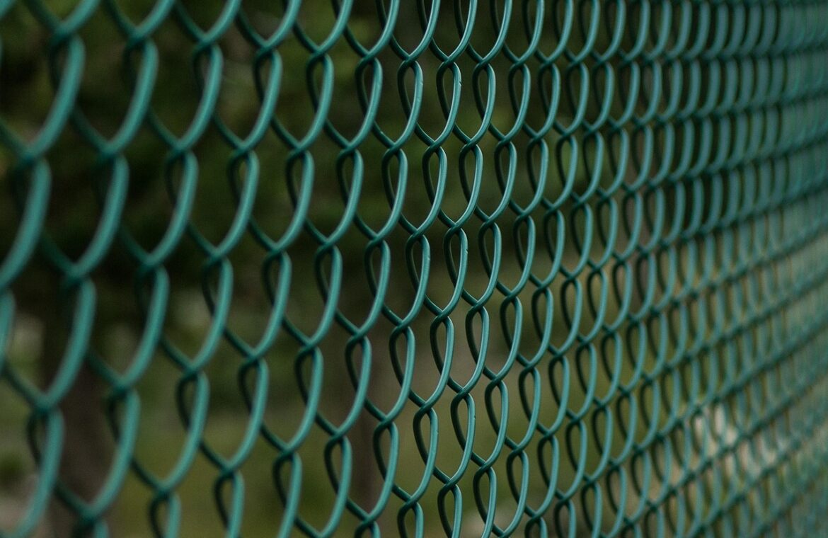 découvrez tout sur la pratique de l'escrime : techniques, entraînements, compétitions et conseils pour débutants et experts.