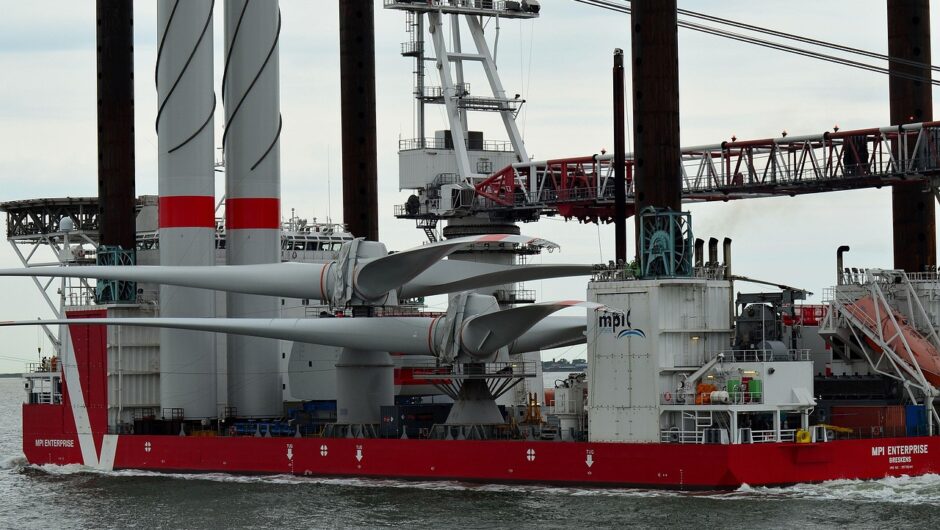 Transport de pales d&rsquo;éolienne : la technique du « Blade Lifter »