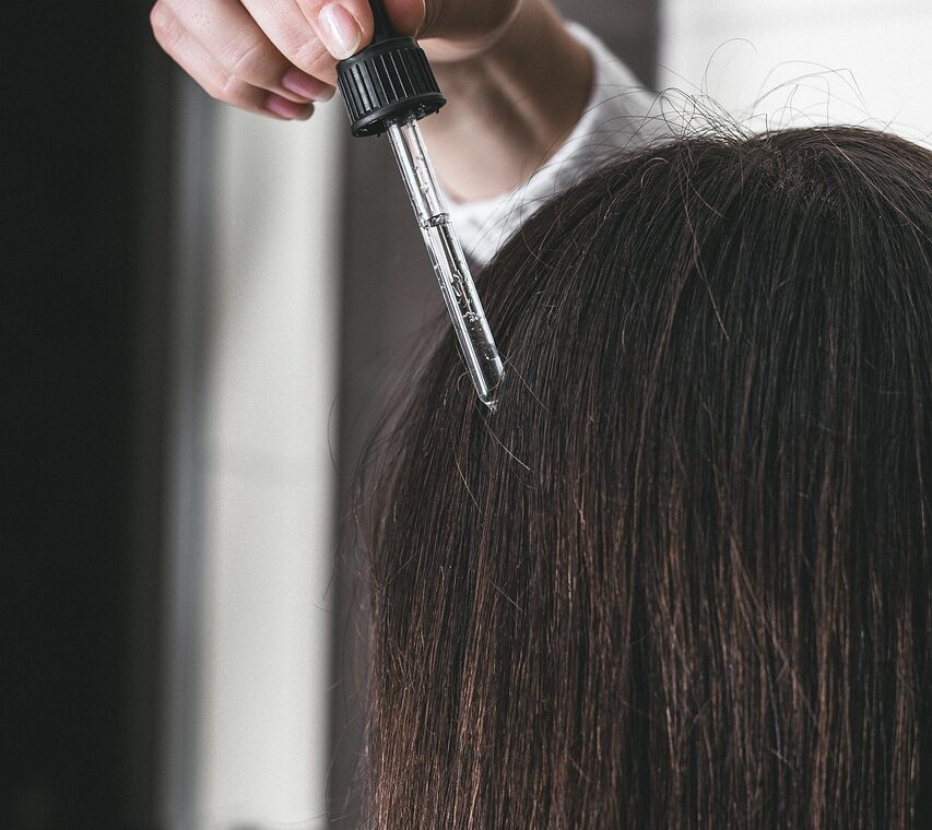 découvrez des conseils efficaces et des solutions naturelles pour favoriser la croissance de vos cheveux et obtenir une chevelure saine et éclatante.