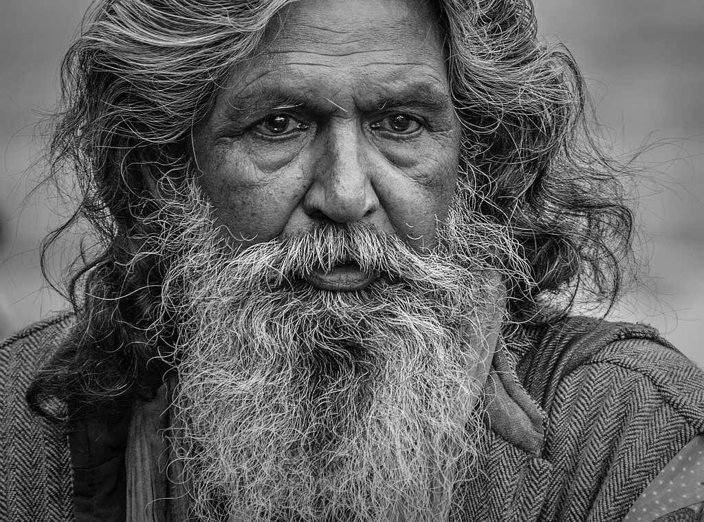 découvrez une routine de soins capillaires efficace pour stimuler la croissance de vos cheveux et obtenir une chevelure saine et volumineuse.