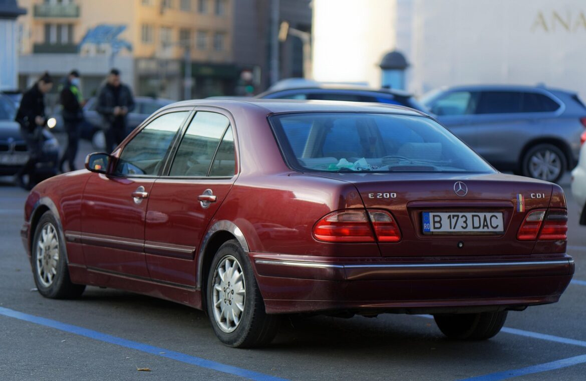 découvrez les critères essentiels pour louer une voiture en ville et choisissez la meilleure option adaptée à vos besoins urbains.