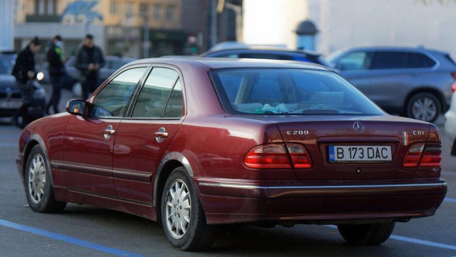 découvrez les critères essentiels pour louer une voiture en ville et choisissez la meilleure option adaptée à vos besoins urbains.