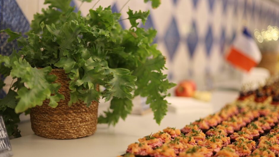 découvrez nos buffets froids élégants et variés, parfaits pour vos événements et réceptions. fraîcheur et qualité au rendez-vous pour satisfaire tous vos invités.