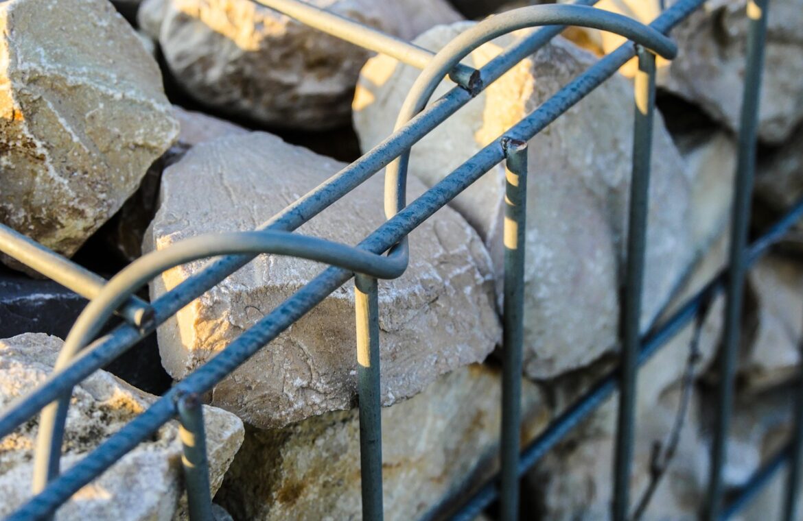 découvrez les techniques et solutions pour la connexion de structures métalliques, assurant robustesse et durabilité à vos projets de construction.