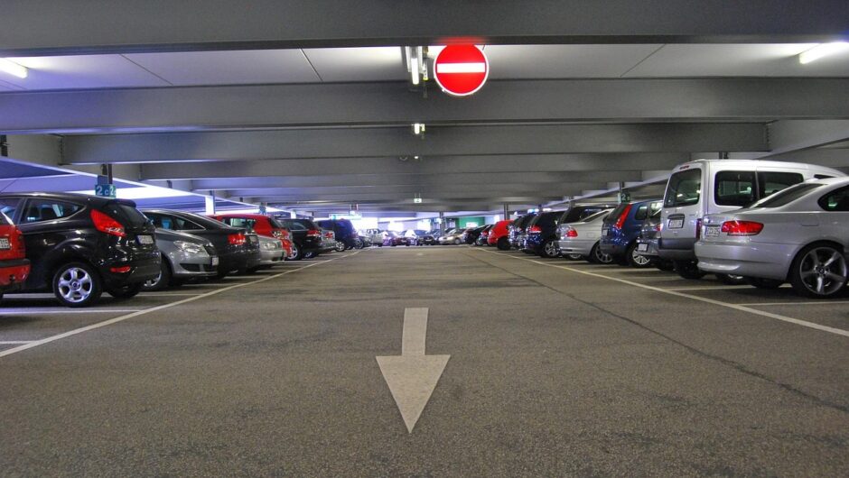Marquage de parking d’entreprise : quelles normes respecter en 2026 ?