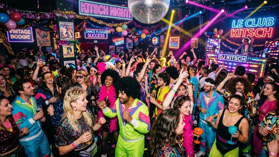 Le succès des soirées à thème Kitsch en boîte de nuit