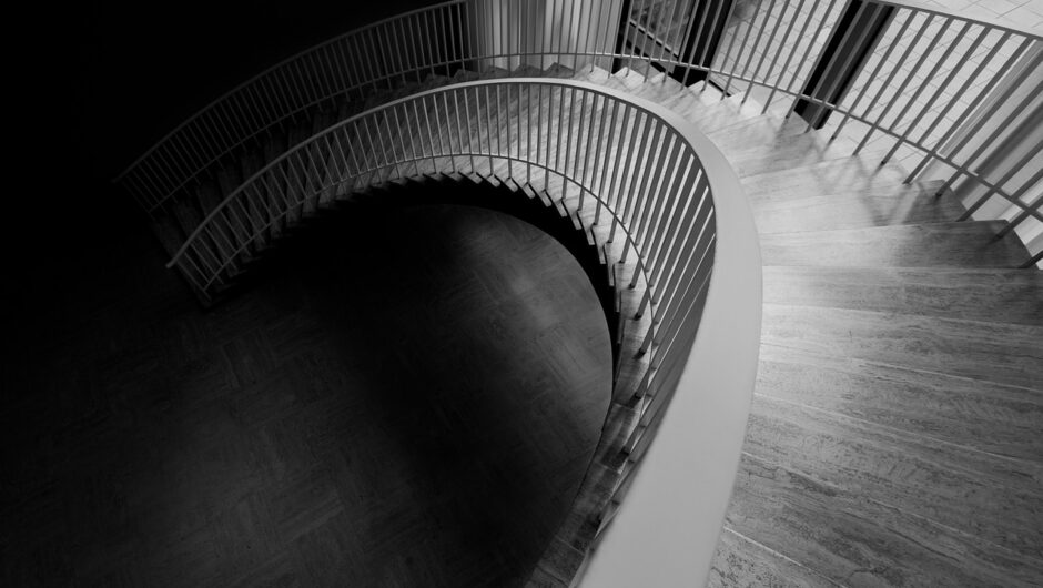 découvrez notre collection d'escaliers en colimaçon alliant design élégant et gain de place, parfaits pour sublimer votre intérieur avec style et fonctionnalité.