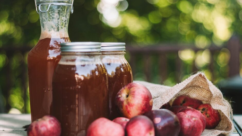 découvrez comment choisir les meilleures pommes pour produire un jus premium de qualité exceptionnelle.