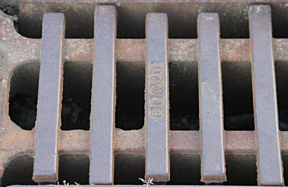 installation de canaux de drainage pour une gestion efficace des eaux pluviales et l'amélioration du drainage sur votre terrain.