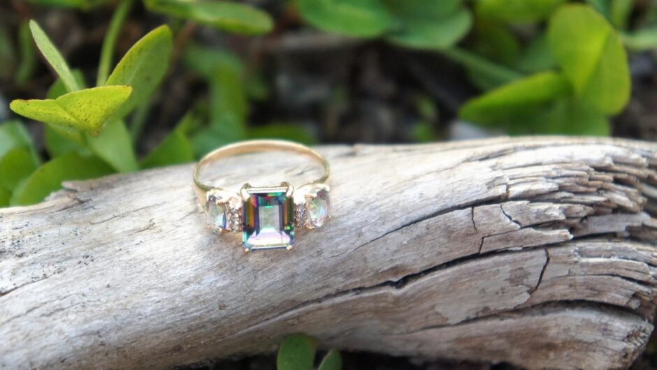 découvrez tout sur les carats de l'or, leur signification et comment choisir la qualité idéale pour vos bijoux en or.