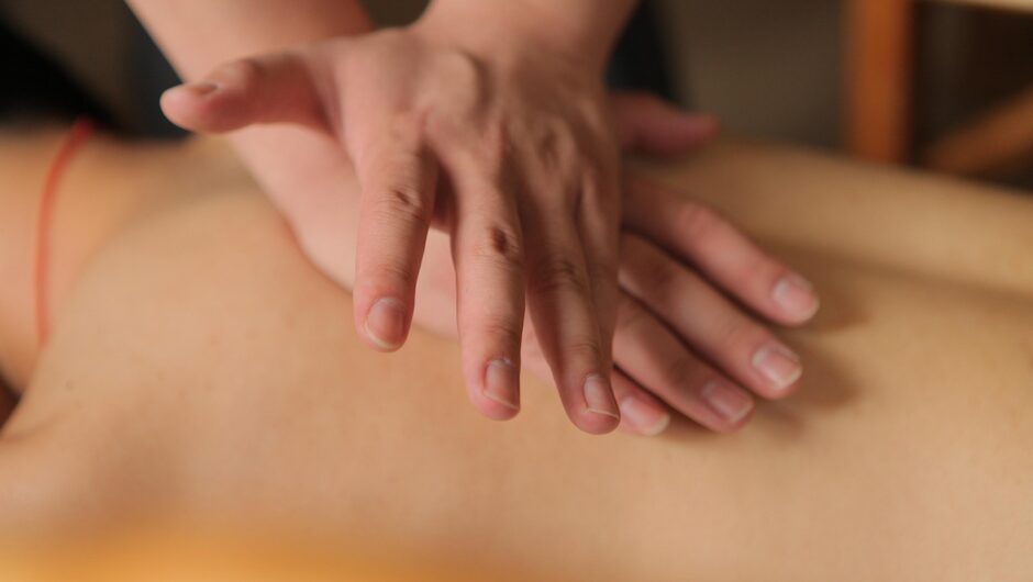 Les techniques de massage énergétique pour réduire le stress rapidement