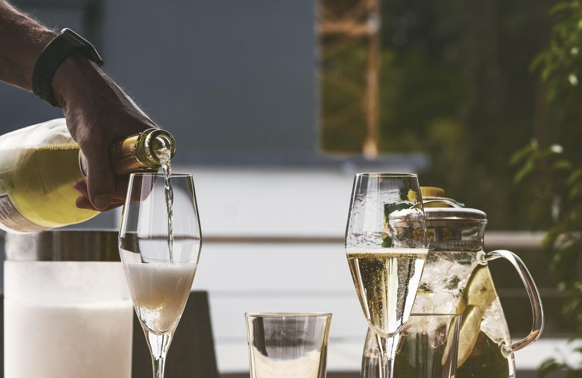 découvrez comment choisir le champagne parfait pour chaque occasion, avec des conseils d'experts sur les différents types, cépages et saveurs.
