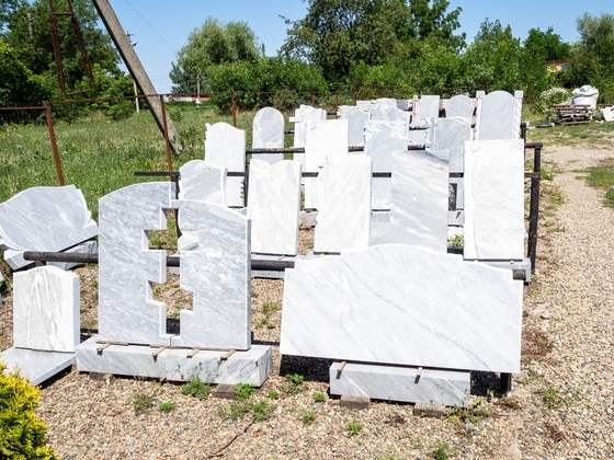 Comment harmoniser le monument funéraire avec l&rsquo;environnement du cimetière ?