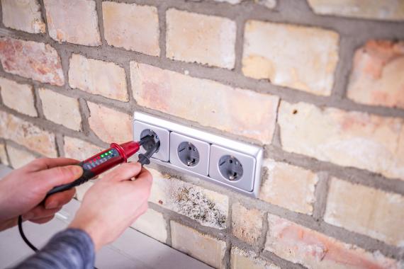 Prise électrique qui chauffe : quelles solutions ?