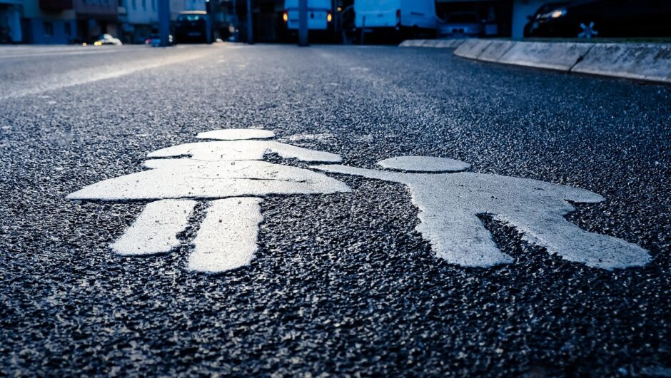 Goudronnage d’une allée : quelles étapes pour un résultat durable ?