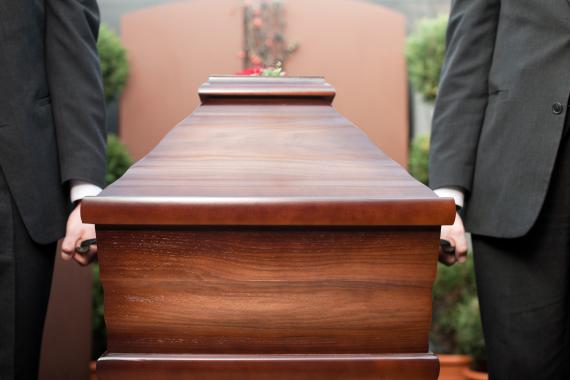 Inhumation : les points de vigilance lors de la fermeture du cercueil
