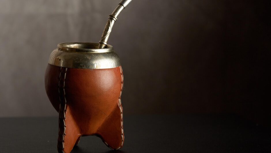 découvrez la culture du maté en argentine : ses traditions, ses rituels de partage et la place incontournable de cette boisson dans la vie quotidienne.