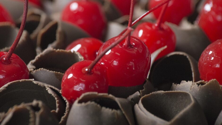 découvrez les meilleures boutiques de chocolat et laissez-vous tenter par des créations artisanales, des pralines gourmandes et des cadeaux délicieux.