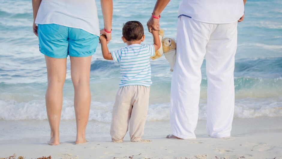 préparez vos premières vacances en famille avec bébé : conseils pratiques, destinations adaptées et astuces pour profiter sereinement de chaque instant.