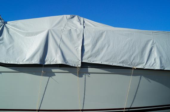 Quelle toile choisir pour protéger efficacement une piscine ?