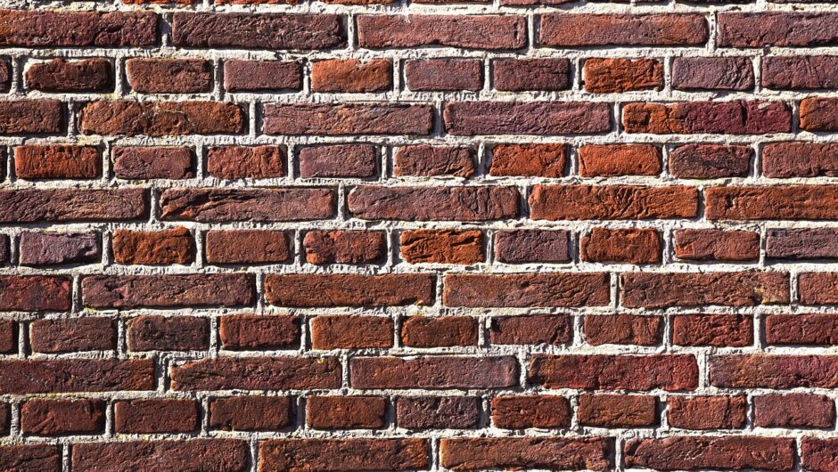 découvrez comment choisir les matériaux de construction adaptés à votre projet selon leur durabilité, leur coût, leur performance et leur impact environnemental.