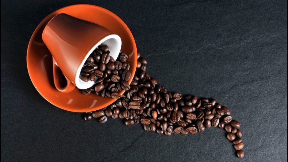 découvrez le gommage au café pour la cellulite : exfoliez votre peau en douceur et profitez d’une peau plus lisse et tonifiée.