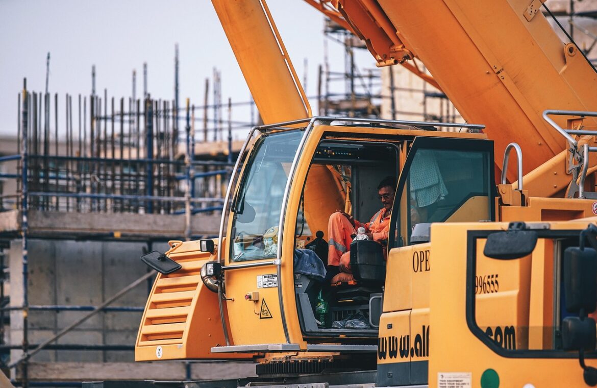 découvrez les bonnes pratiques de sécurité des grues pour prévenir les accidents, protéger les opérateurs et assurer des opérations de levage sûres.