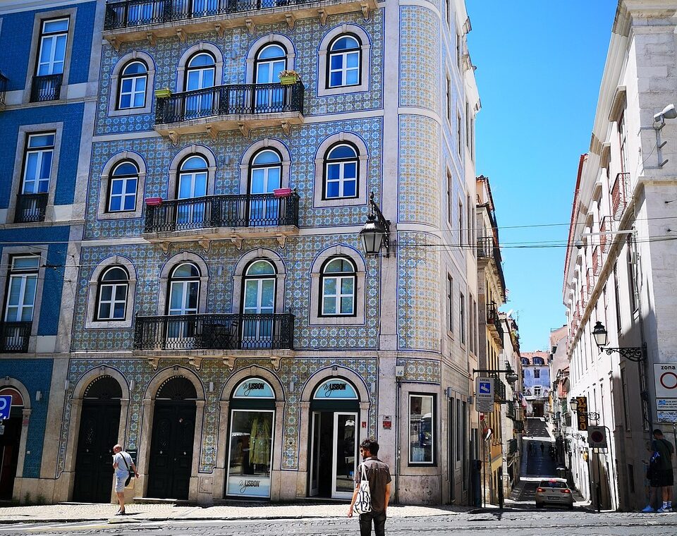 préparez votre installation au portugal : démarches administratives, logement, budget et conseils pratiques pour réussir votre déménagement en toute sérénité.